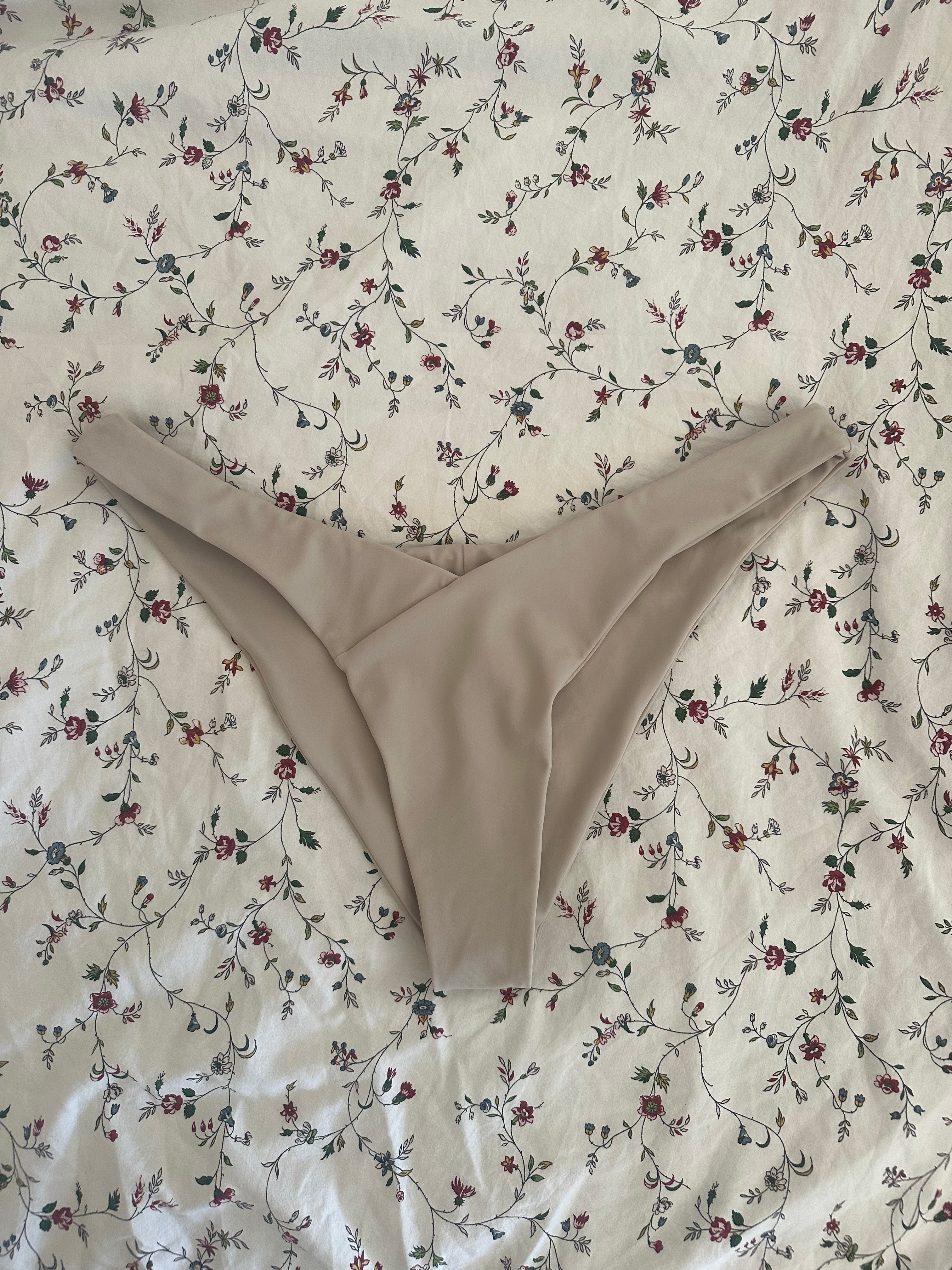 Becca bottoms (sand)